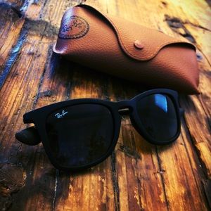 Black ray ban sun glasses